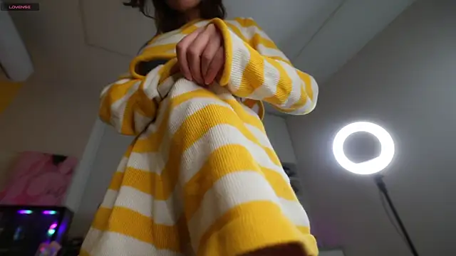 Snapshot of lovekissmes chatting on 11.04.25 lovekissmes online show from 11.04.25