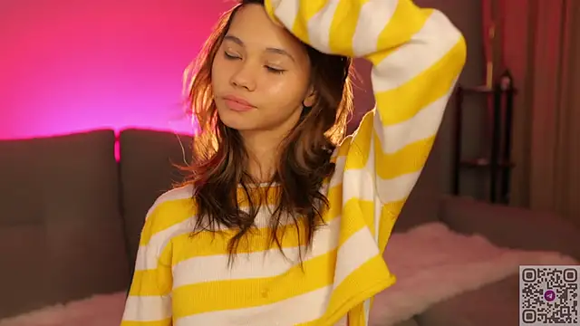 Snapshot of lovekissmes chatting on 11.18.25 lovekissmes online show from 11.18.25