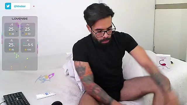 Snapshot of htrebor87 chatting on 02.12.26 htrebor87 online show from 02.12.26