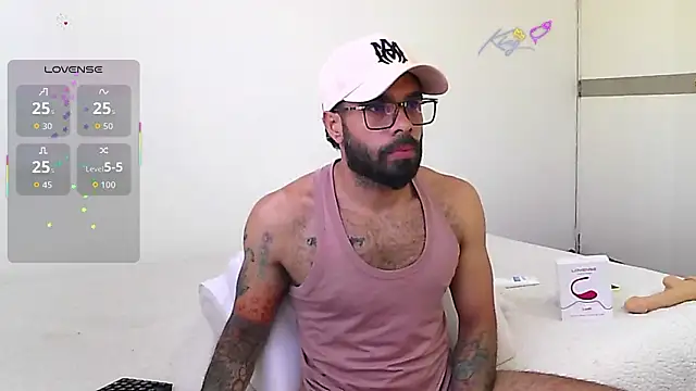 Snapshot of htrebor87 chatting on 02.27.26 htrebor87 online show from 02.27.26