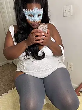 Snapshot of EbonyPwincess chatting on 10.13.25 EbonyPwincess online show from 10.13.25