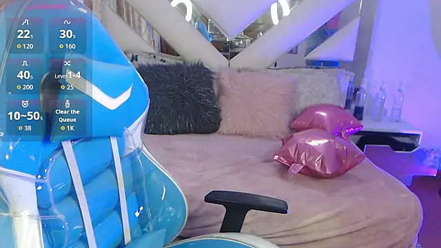 Gyal 8  online show from 11.14.25