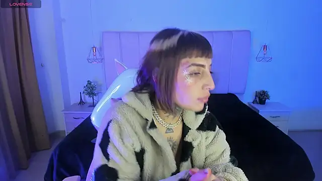 Gyal 8  online show from 12.23.25