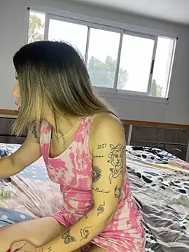 Snapshot of xvalentinaof chatting on 11.29.25 xvalentinaof online show from 11.29.25