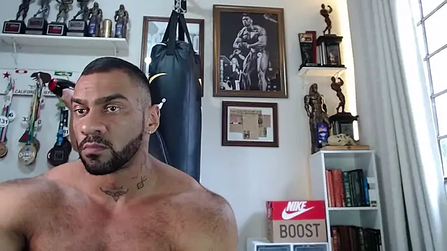 Snapshot of henryhadesflirt chatting on 10.30.25 henryhadesflirt online show from 10.30.25