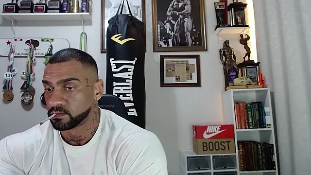 Snapshot of henryhadesflirt chatting on 11.03.25 henryhadesflirt online show from 11.03.25