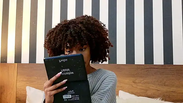 Stellaciel  online show from 10.24.25