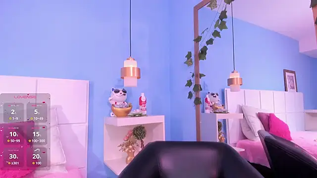 PenelopeBond online show from 10.17.25