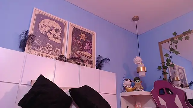 PenelopeBond online show from 12.17.25