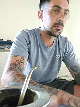 Snapshot of coherro3 chatting on 11.05.25 coherro3 online show from 11.05.25