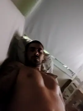 Snapshot of coherro3 chatting on 12.18.25 coherro3 online show from 12.18.25