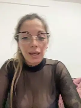 Snapshot of julietacollins11 chatting on 09.23.25 julietacollins11 online show from 09.23.25