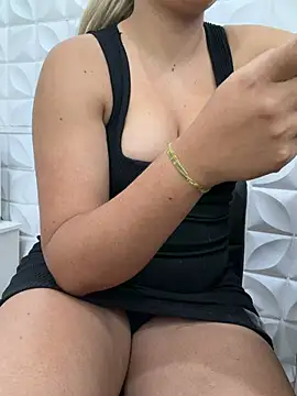 Valeriacris online show from 04.23.26