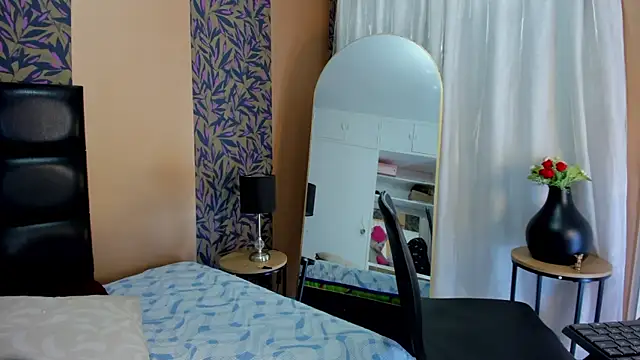 Snapshot of sarita_princess7 chatting on 10.17.25 sarita princess7 online show from 10.17.25