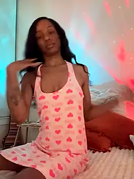 Snapshot of LoveDreaux chatting on 12.15.25 LoveDreaux online show from 12.15.25