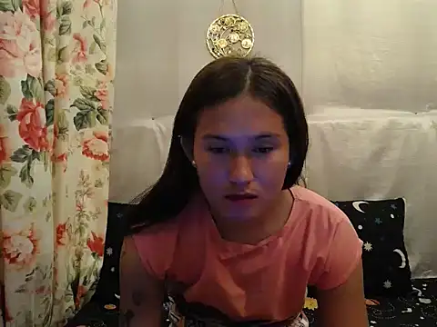 girlyesha online show from 10.18.25