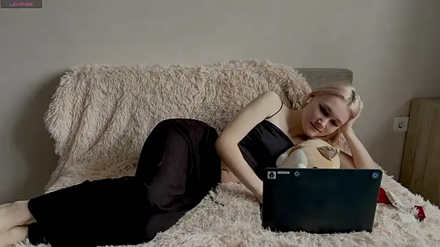 TwinedPeril online show from 12.04.25