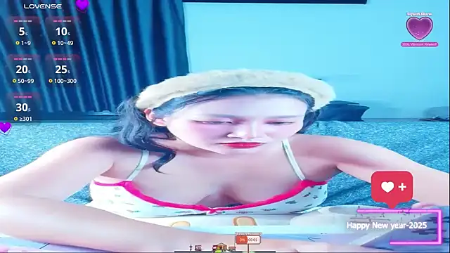 Snapshot of Lalacream12 chatting on 09.30.25 Lalacream12 online show from 09.30.25