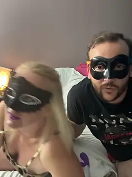 Snapshot of Eroxia chatting on 09.21.25 Eroxia online show from 09.21.25