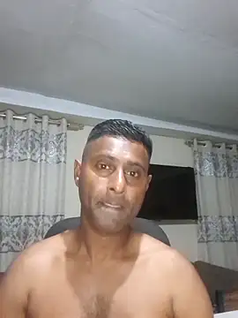 Snapshot of kingVibeX chatting on 12.04.25 kingVibeX online show from 12.04.25