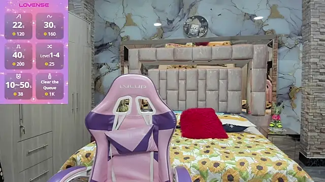 Snapshot of Diosa67 chatting on 11.30.25 Diosa67 online show from 11.30.25