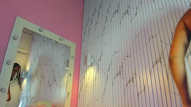 Snapshot of Missdionne_curly chatting on 11.27.25 Missdionne curly online show from 11.27.25