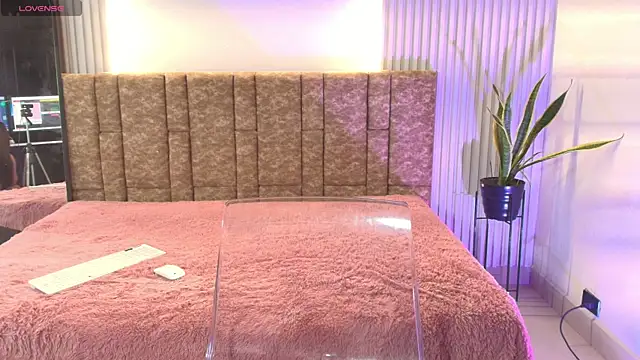 Snapshot of Missdionne_curly chatting on 12.16.25 Missdionne curly online show from 12.16.25