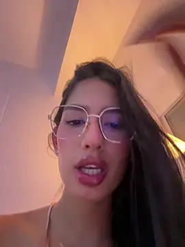 Snapshot of Julieta_Duque chatting on 12.16.25 Julieta Duque online show from 12.16.25