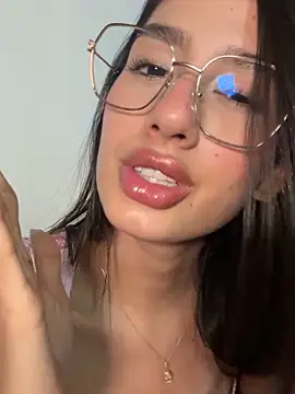 Snapshot of Julieta_Duque chatting on 05.17.26 Julieta Duque online show from 05.17.26