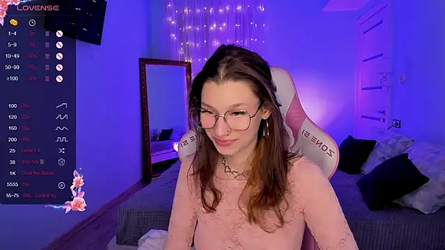 Snapshot of LinaBlossom_ chatting on 10.01.25 LinaBlossom online show from 10.01.25