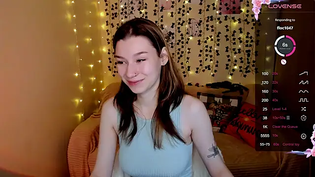 Snapshot of LinaBlossom_ chatting on 11.02.25 LinaBlossom online show from 11.02.25