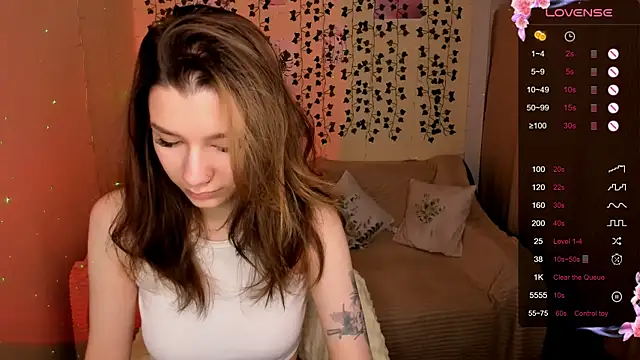 Snapshot of LinaBlossom_ chatting on 11.16.25 LinaBlossom online show from 11.16.25