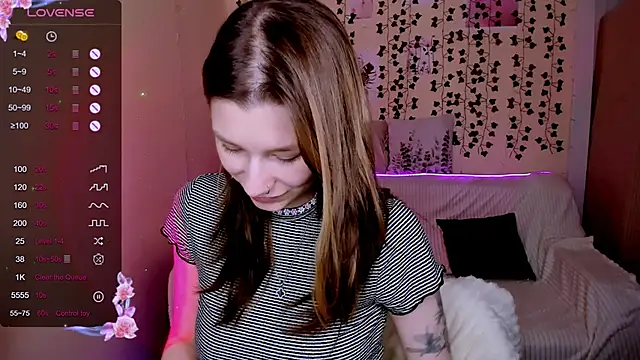 Snapshot of LinaBlossom_ chatting on 12.14.25 LinaBlossom online show from 12.14.25