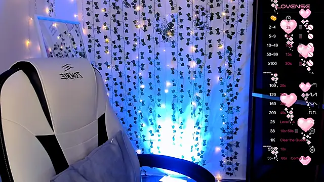 Snapshot of LinaBlossom_ chatting on 04.09.26 LinaBlossom online show from 04.09.26