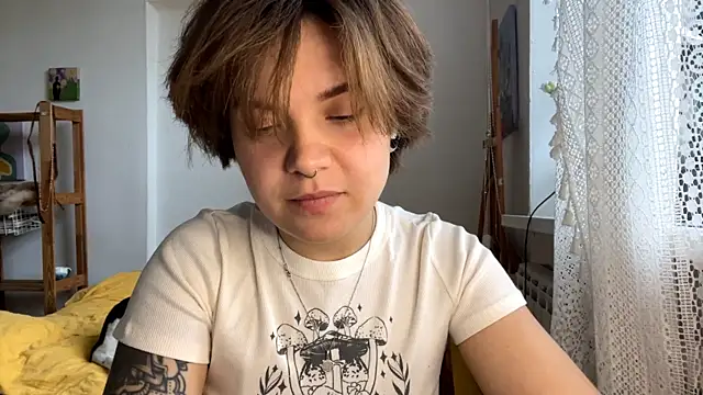 Snapshot of SabrinaFolts chatting on 09.20.25 SabrinaFolts online show from 09.20.25