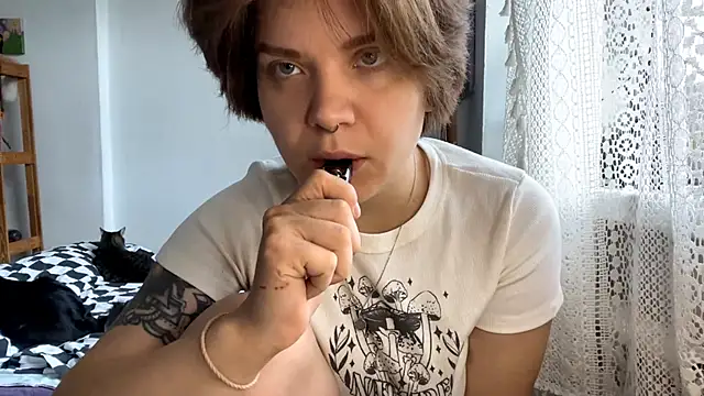 Snapshot of SabrinaFolts chatting on 09.22.25 SabrinaFolts online show from 09.22.25