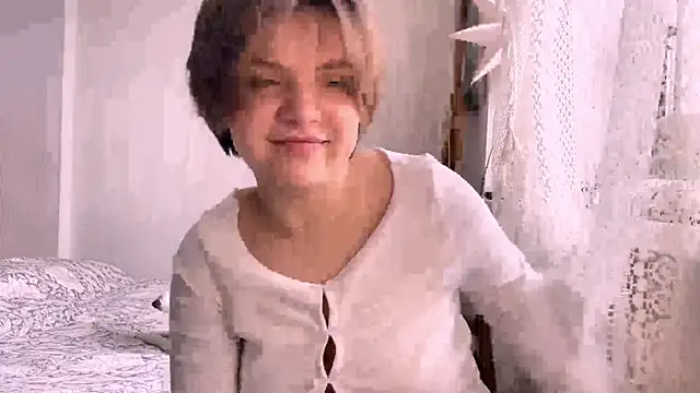 Snapshot of SabrinaFolts chatting on 10.05.25 SabrinaFolts online show from 10.05.25