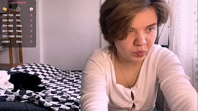 Snapshot of SabrinaFolts chatting on 10.12.25 SabrinaFolts online show from 10.12.25