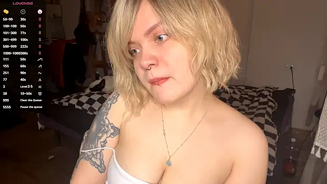 Snapshot of SabrinaFolts chatting on 11.27.25 SabrinaFolts online show from 11.27.25