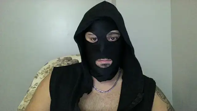 Snapshot of izlebeni_ chatting on 09.25.25 izlebeni online show from 09.25.25