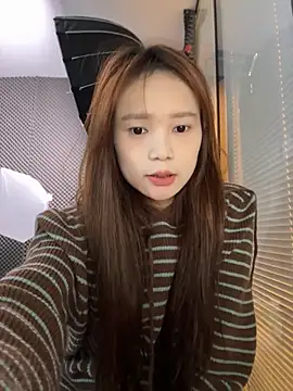 YY-27 online show from 10.28.25