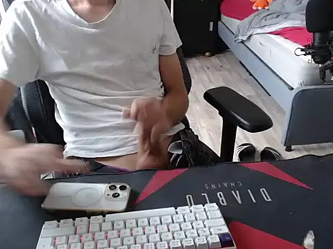 Snapshot of geil20CM2 chatting on 09.20.25 geil20CM2 online show from 09.20.25