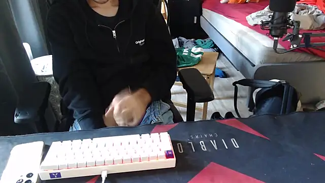 Snapshot of geil20CM2 chatting on 09.23.25 geil20CM2 online show from 09.23.25