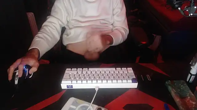 Snapshot of geil20CM2 chatting on 11.08.25 geil20CM2 online show from 11.08.25