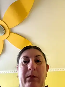 Snapshot of oksana1990 chatting on 10.02.25 oksana1990 online show from 10.02.25