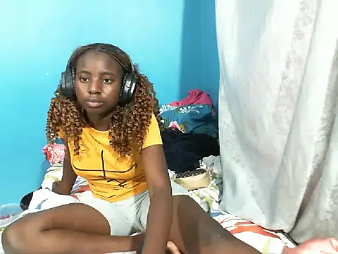 Snapshot of BlackPearl_19 chatting on 12.16.25 BlackPearl 19 online show from 12.16.25