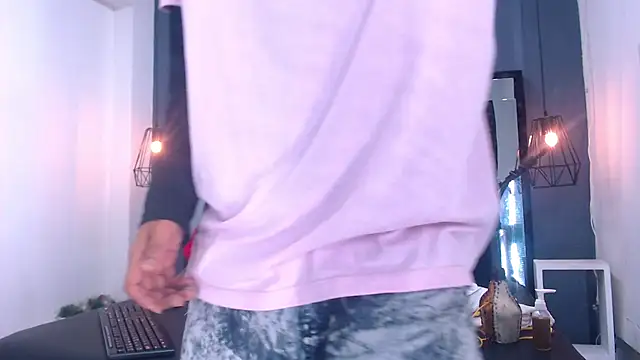 Snapshot of Daniel_delux_ chatting on 10.02.25 Daniel delux online show from 10.02.25