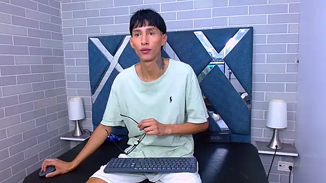 Snapshot of Daniel_delux_ chatting on 10.25.25 Daniel delux online show from 10.25.25