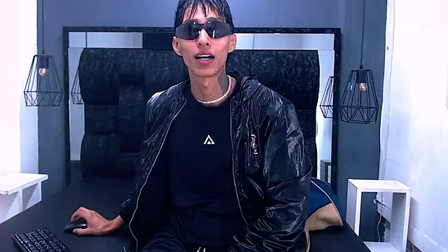 Snapshot of Daniel_delux_ chatting on 10.28.25 Daniel delux online show from 10.28.25