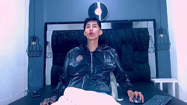 Snapshot of Daniel_delux_ chatting on 11.16.25 Daniel delux online show from 11.16.25